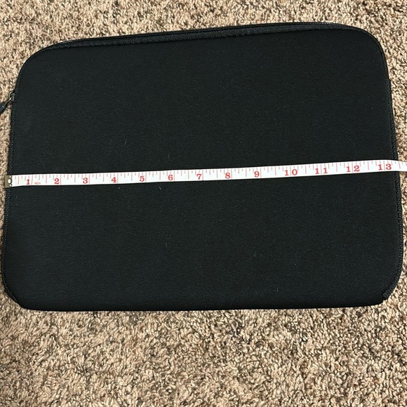Amazon basic black laptop/ tablet sleeve with zipper top and padded - Picture 2 of 6